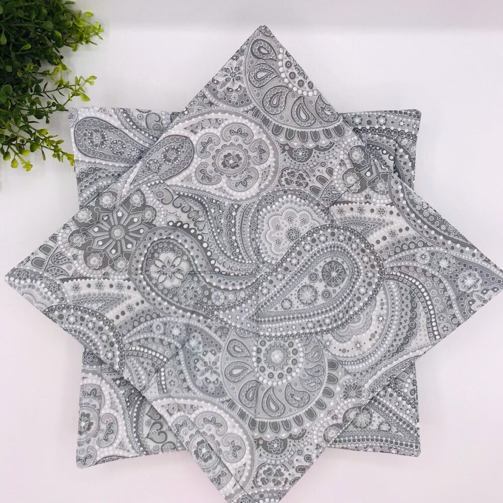 Microwave Dinner Plate Cozy, Reversible Neutral Gray Paisley Print Cottage Core